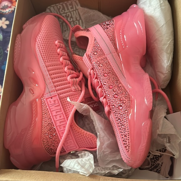 Steve Madden sneakers size 8 they do run small - Picture 3 of 5